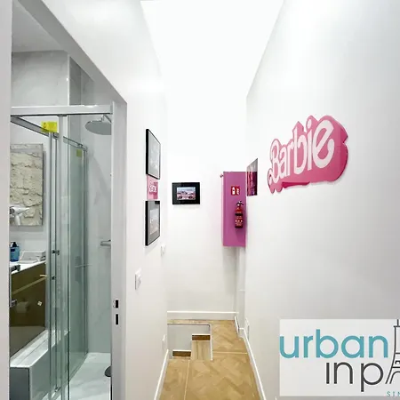 Urban Flat 193 - Barbie