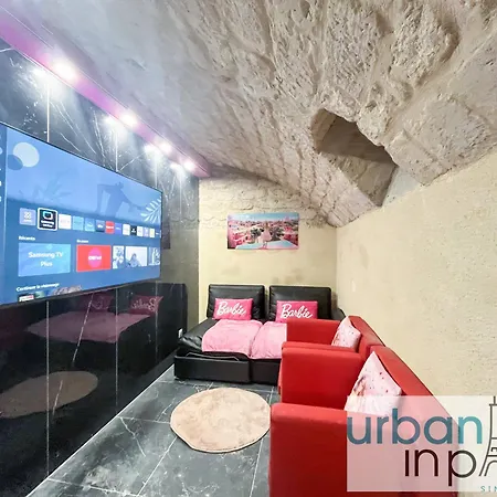 Urban Flat 193 - Barbie
